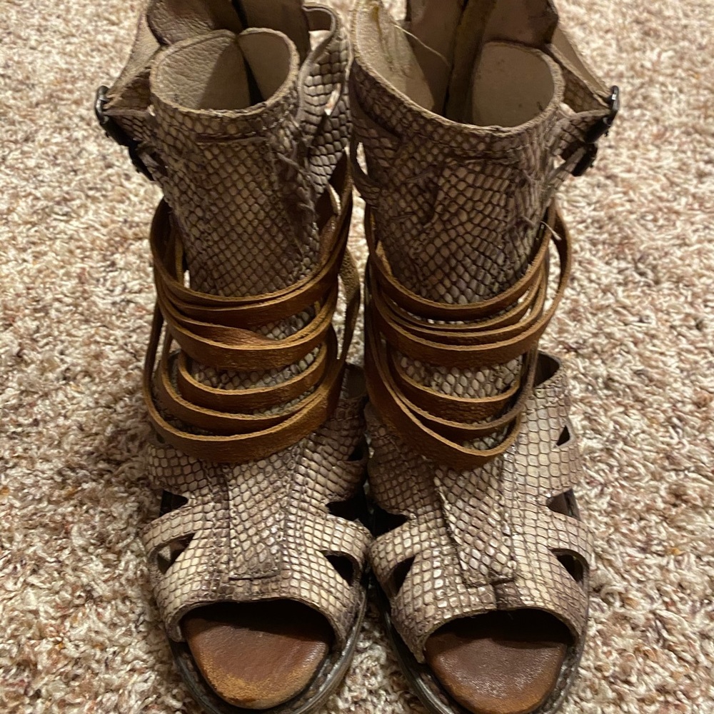 Freebird “Nest” Sandal